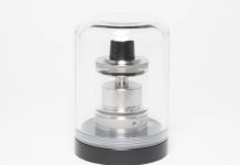 L’Aston RTA de Aston Vape au banc d’essai Aston RTA sous sa cloche de livraison