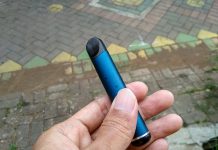 La puff bientôt interdite en France Puff couleur bleue